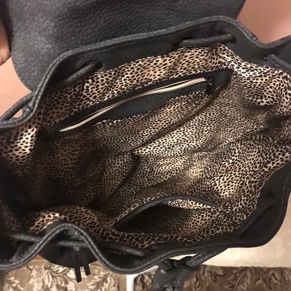 Faux snakeskin Backpack - Picture 3 of 3